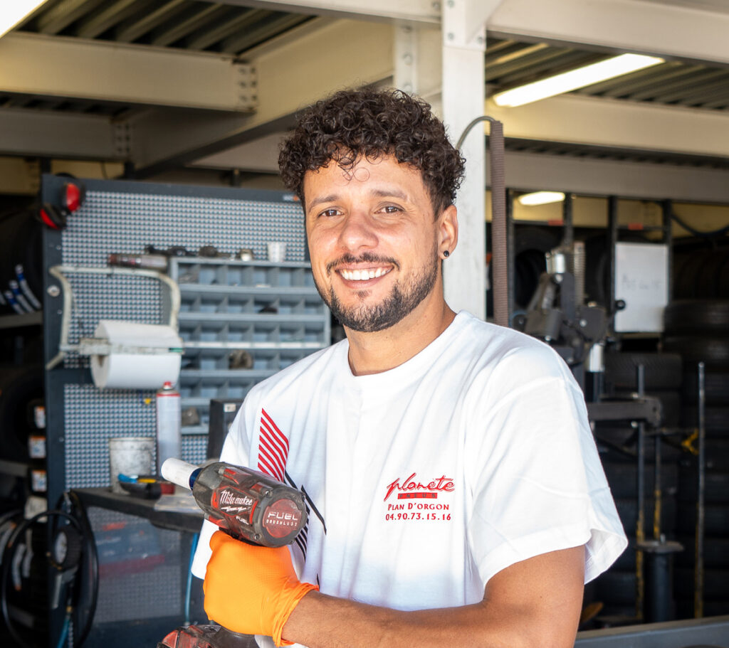 equipier-technicien-planete-pneus
